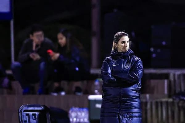 Vanesa Rotondi acompañando un partido